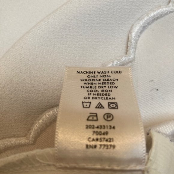 Ann Taylor Cream Scalloped edge sleeveless shell size XXSP - Picture 4 of 7